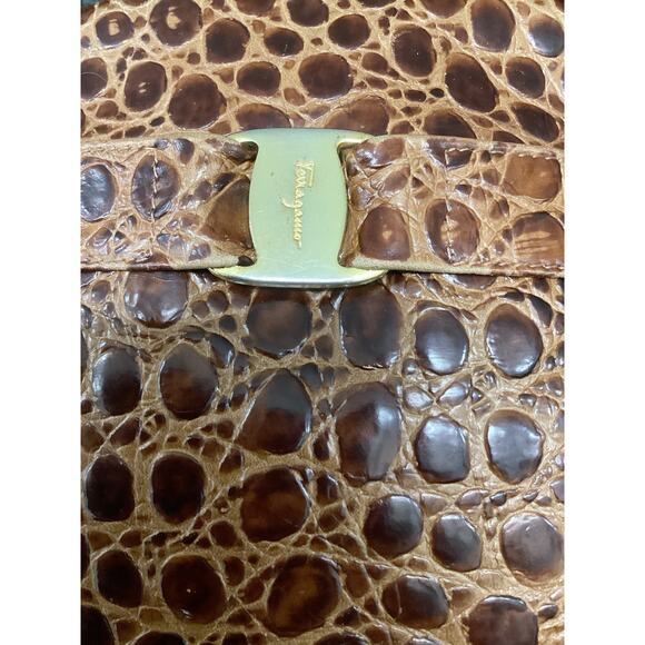 VTG Salvatore Ferragamo Women’s Shoulder Bag Vera Embossed Leather Brown - Picture 3 of 11